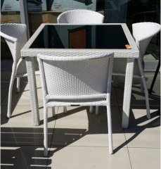 Beyaz Rattan Camlı Masa Seti  - 4 Kolsuz Sandalyeli